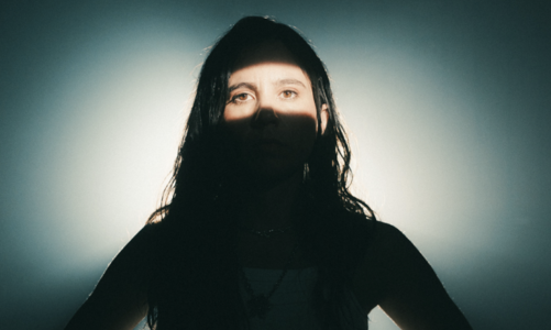 JAVIERA MENA: “ME GUSTA EL BAILE MELANCÓLICO”